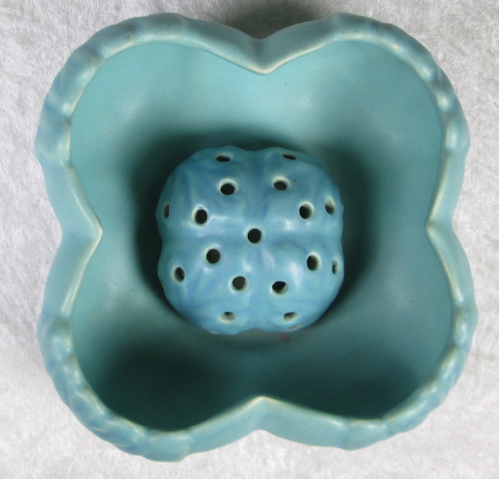 Van Briggle Ming Blue Turquoise Glaze Oak Leaf Vase Flower Frog